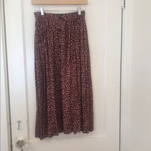 High waisted leopard print skirt with pockets